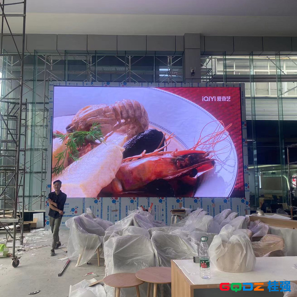 柳州哪吒汽車4S店 P2.5全彩LED顯示屏  26平米